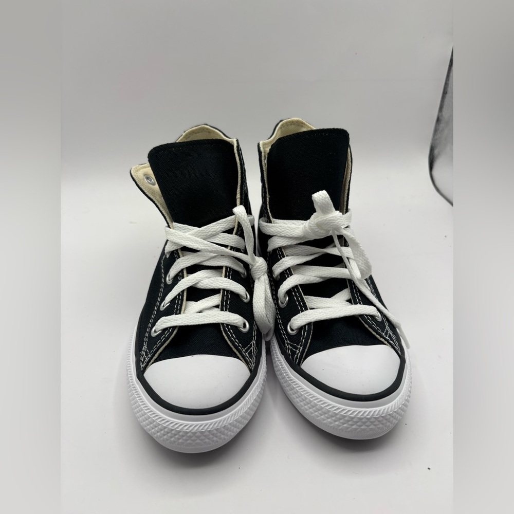 Converse Kids' Chuck Taylor All Star High Top, Black, kids size 2 New